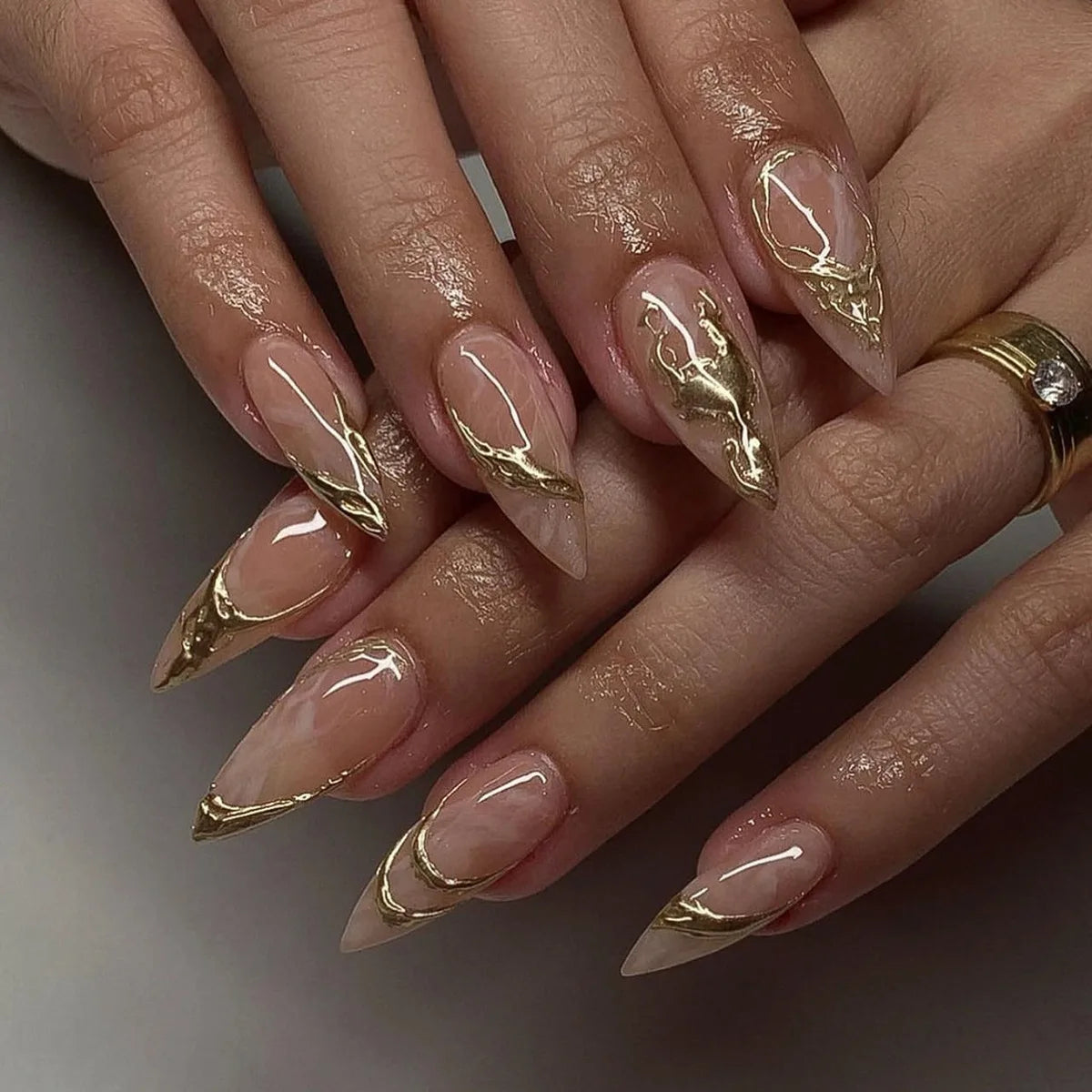 24pcs Deep Red Simple French Fake Nails Baroque Starry Ins Press on Nails For Women Wearable Detahcble Short Almond Fake Nails