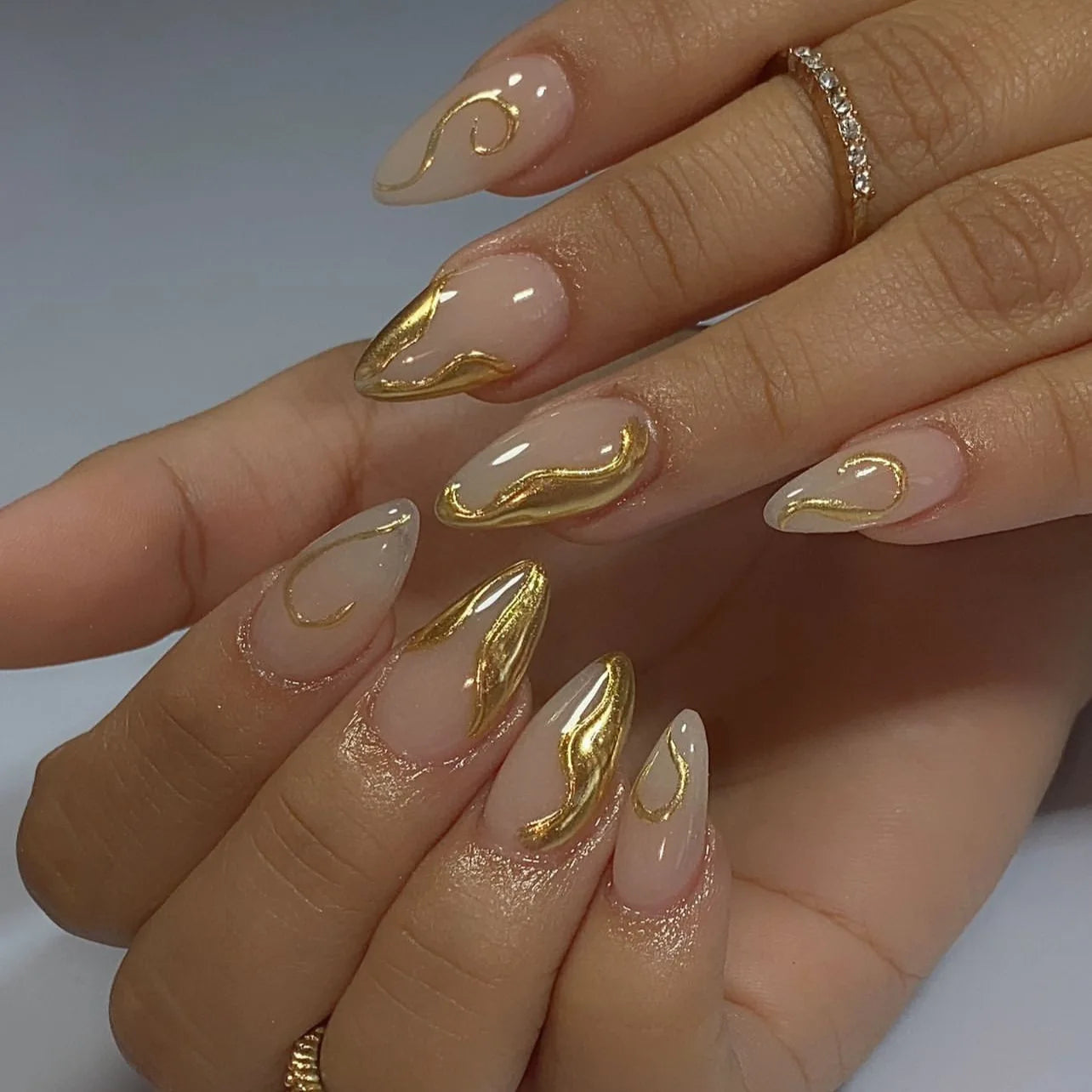 24pcs Deep Red Simple French Fake Nails Baroque Starry Ins Press on Nails For Women Wearable Detahcble Short Almond Fake Nails