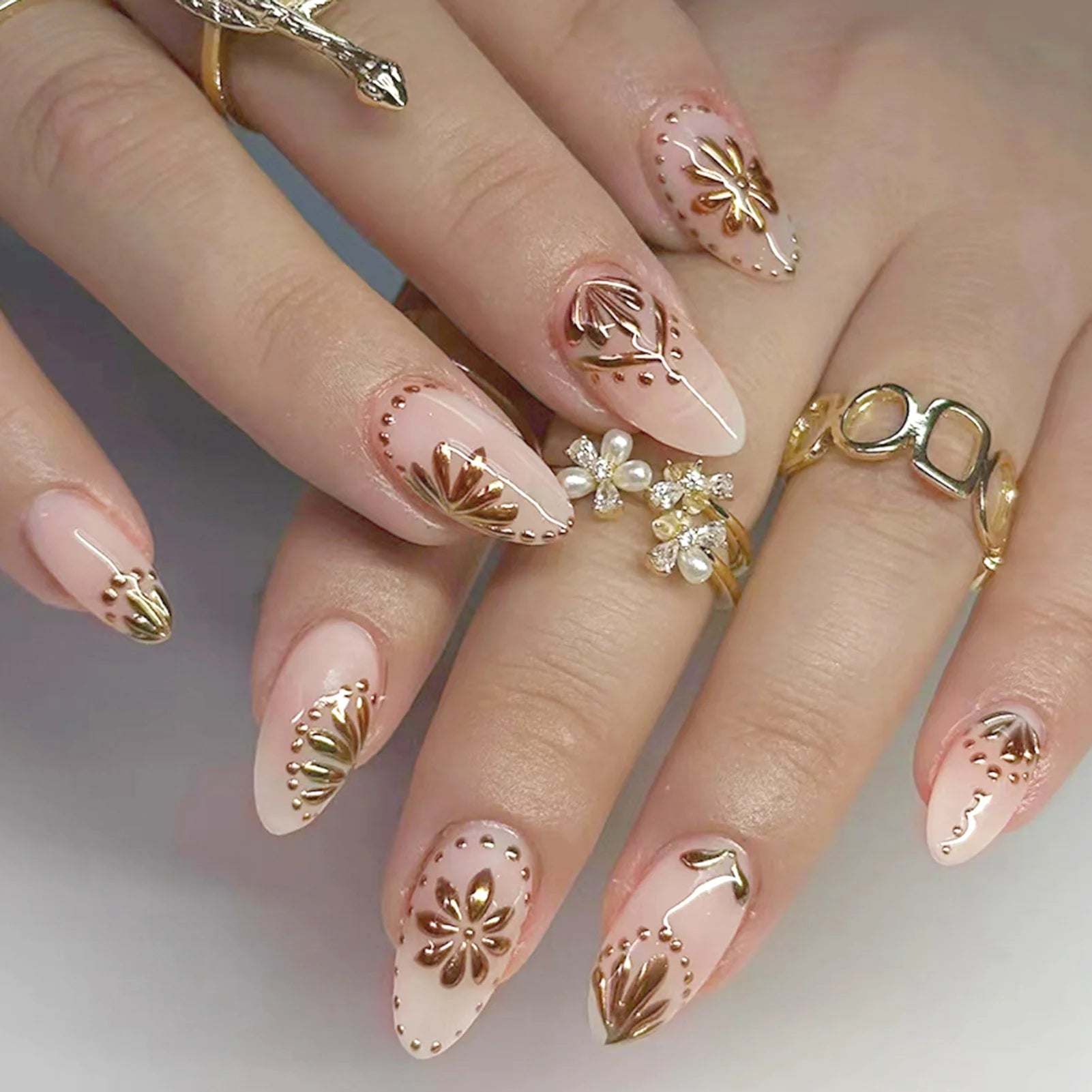 24pcs Deep Red Simple French Fake Nails Baroque Starry Ins Press on Nails For Women Wearable Detahcble Short Almond Fake Nails
