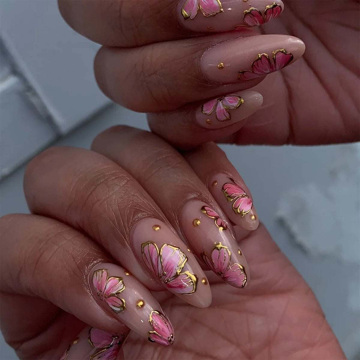 24pcs Deep Red Simple French Fake Nails Baroque Starry Ins Press on Nails For Women Wearable Detahcble Short Almond Fake Nails